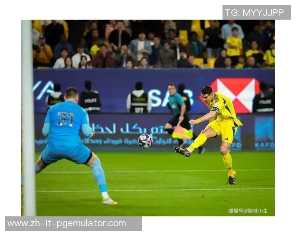 深度揭秘:足球巨星背后的训练与生活拷问,真相让人震惊 深度揭秘:足球巨星背后的训练与生活拷问,真相让人震惊